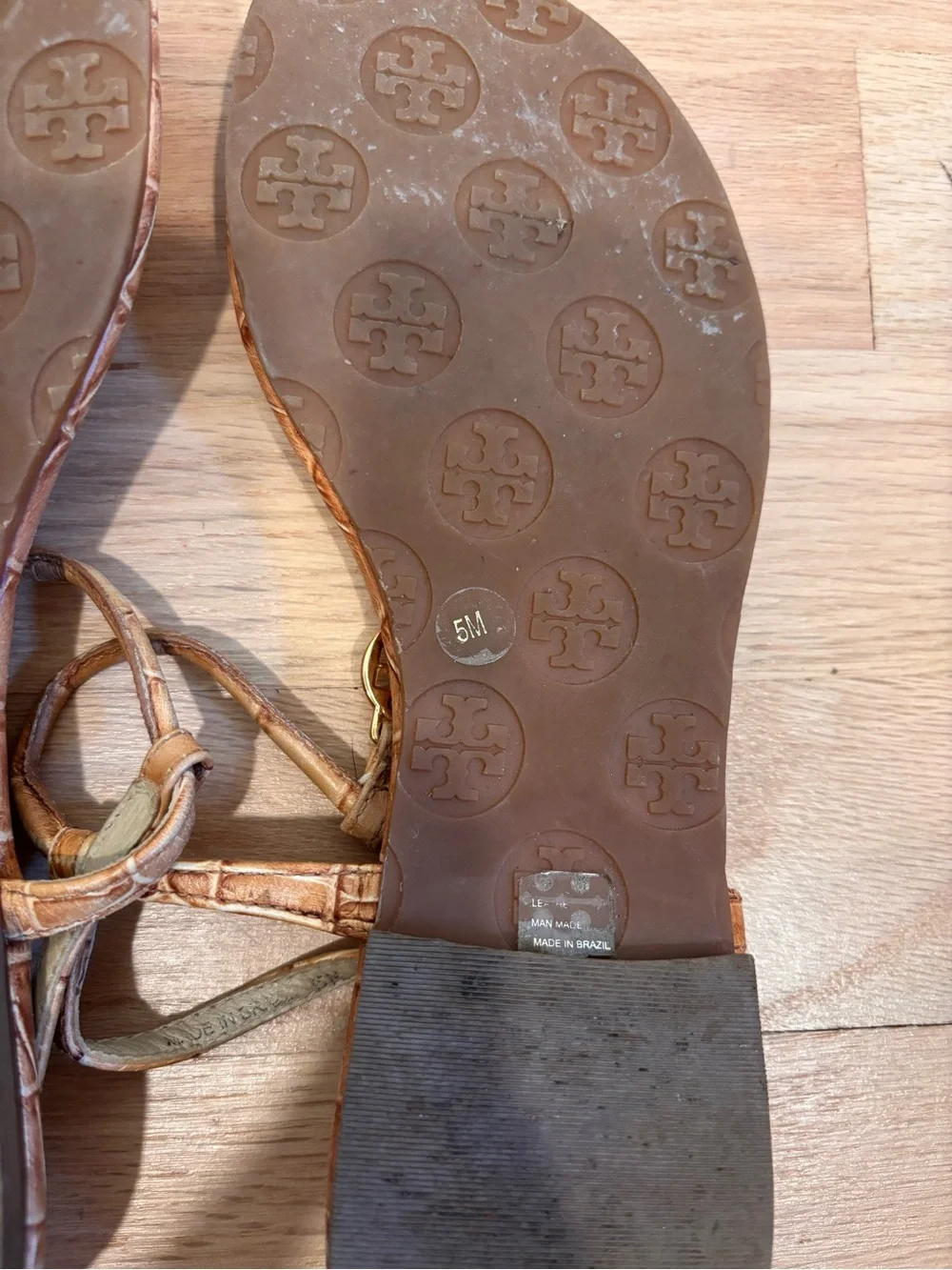 Tory Burch thong sandals in tan croc-embossed leather finish size 5M